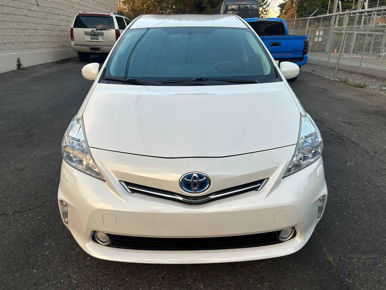 Toyota Prius V Five 2012