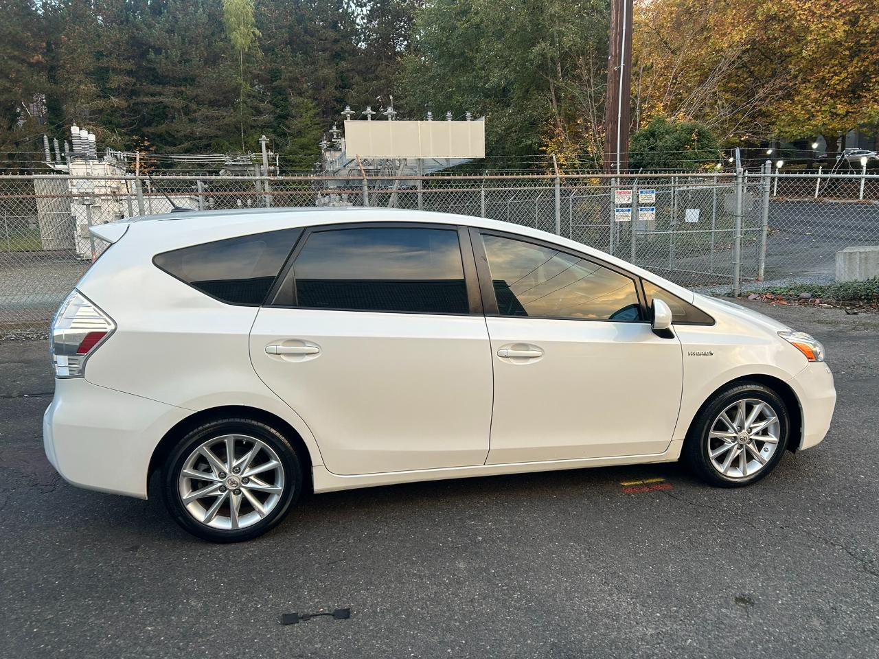 Toyota Prius V Five 2012