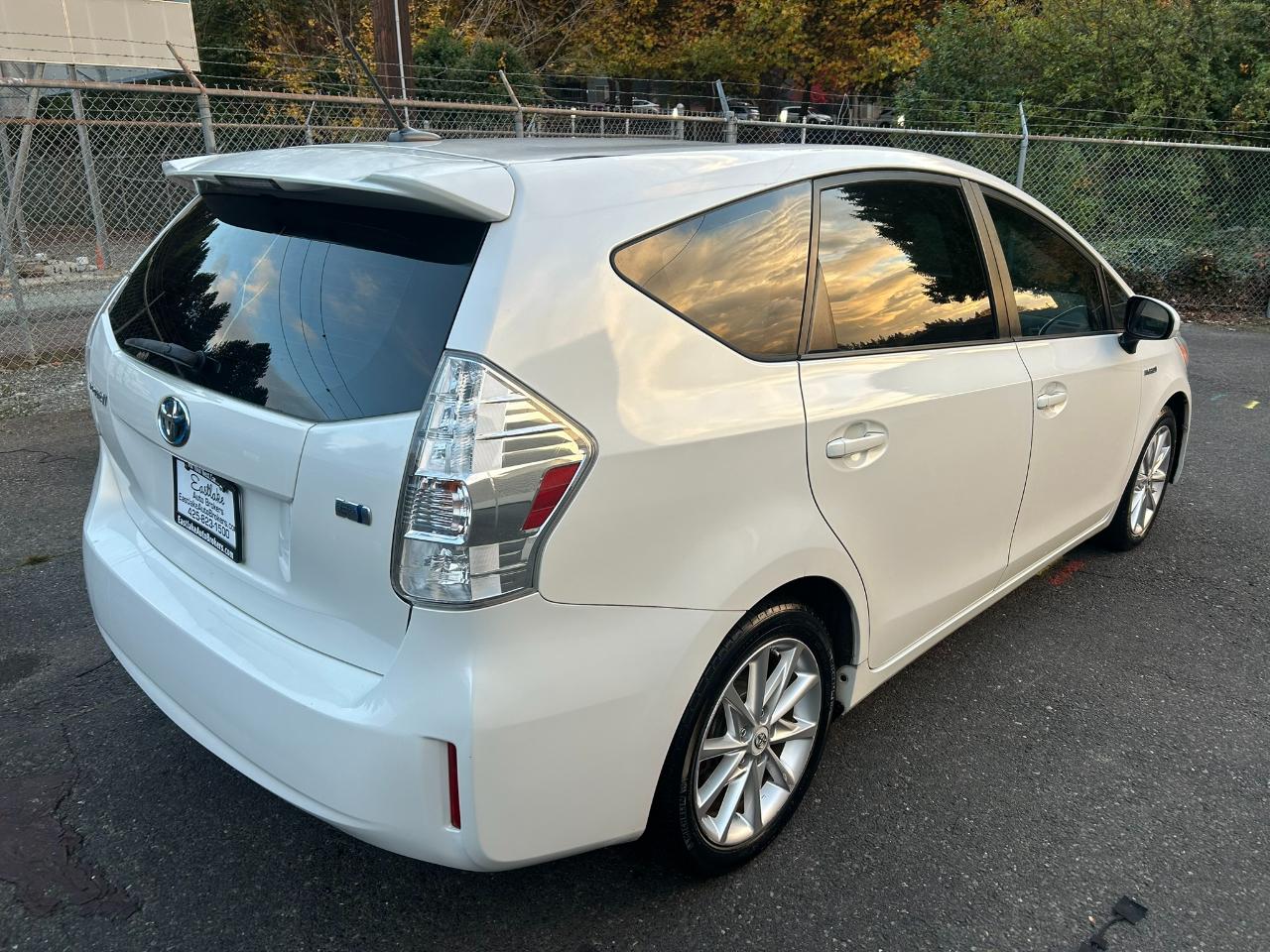 Toyota Prius V Five 2012