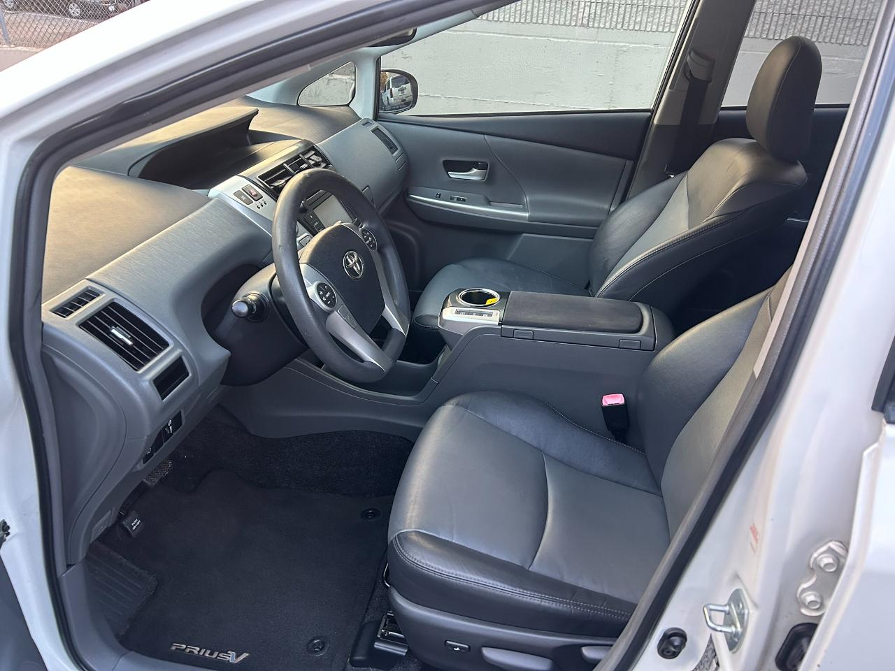 Toyota Prius V Five 2012