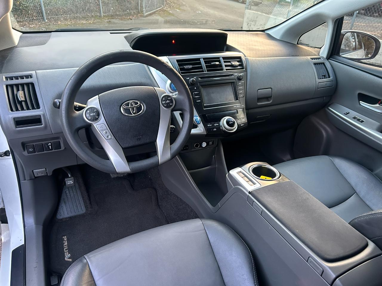 Toyota Prius V Five 2012