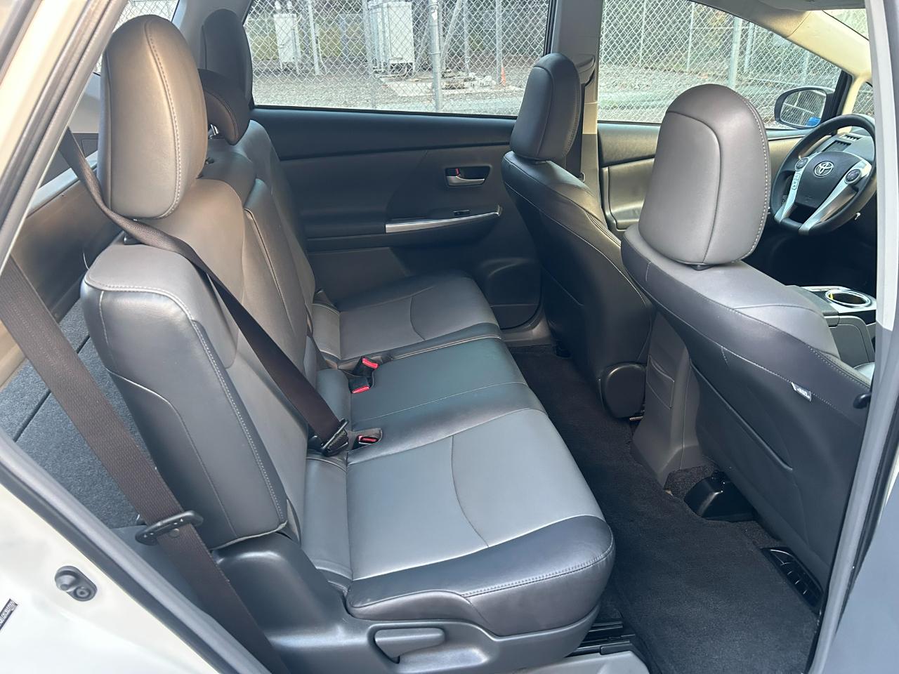 Toyota Prius V Five 2012