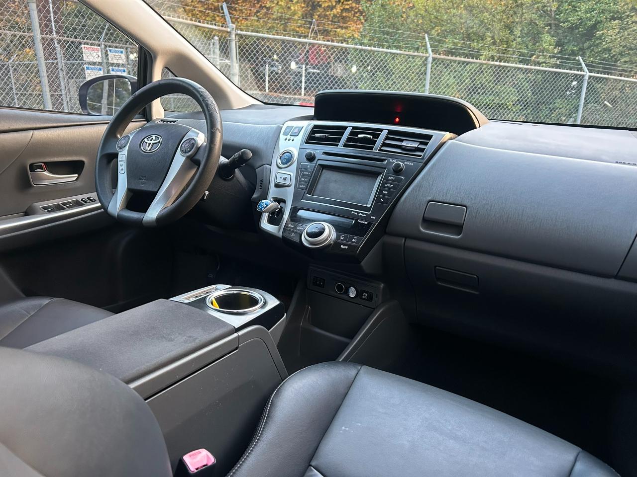 Toyota Prius V Five 2012