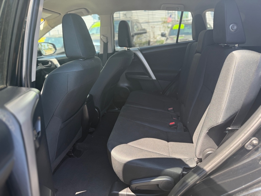 Toyota RAV4 LE AWD 2016