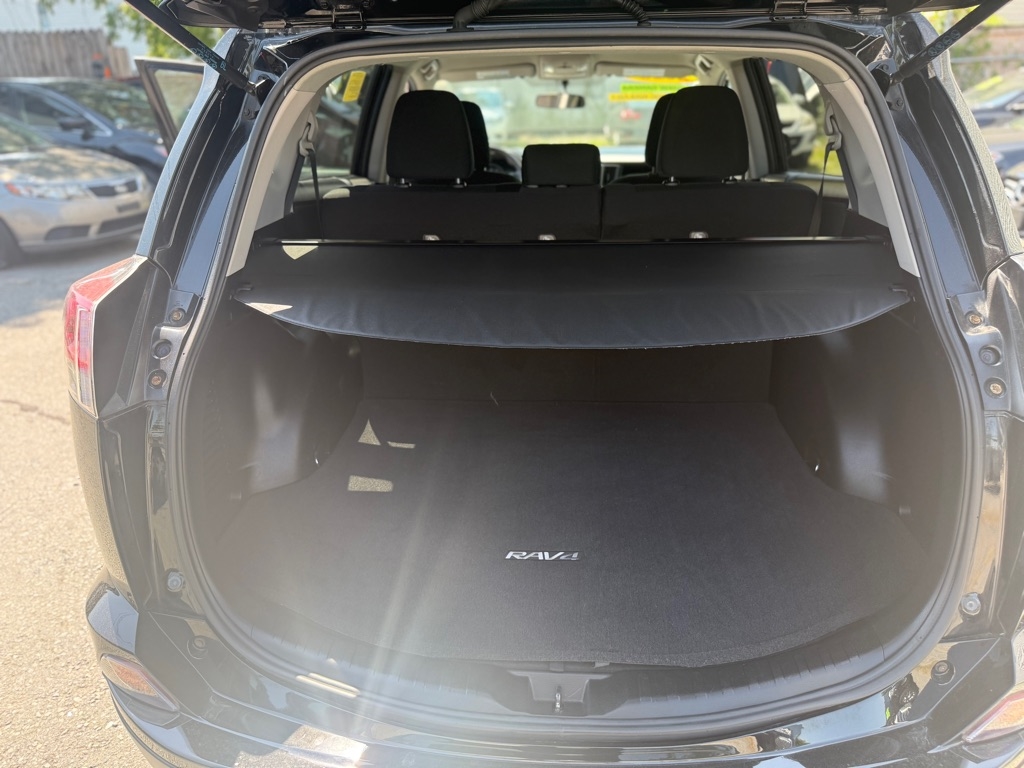 Toyota RAV4 LE AWD 2016