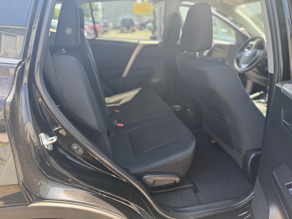 Toyota RAV4 LE AWD 2016