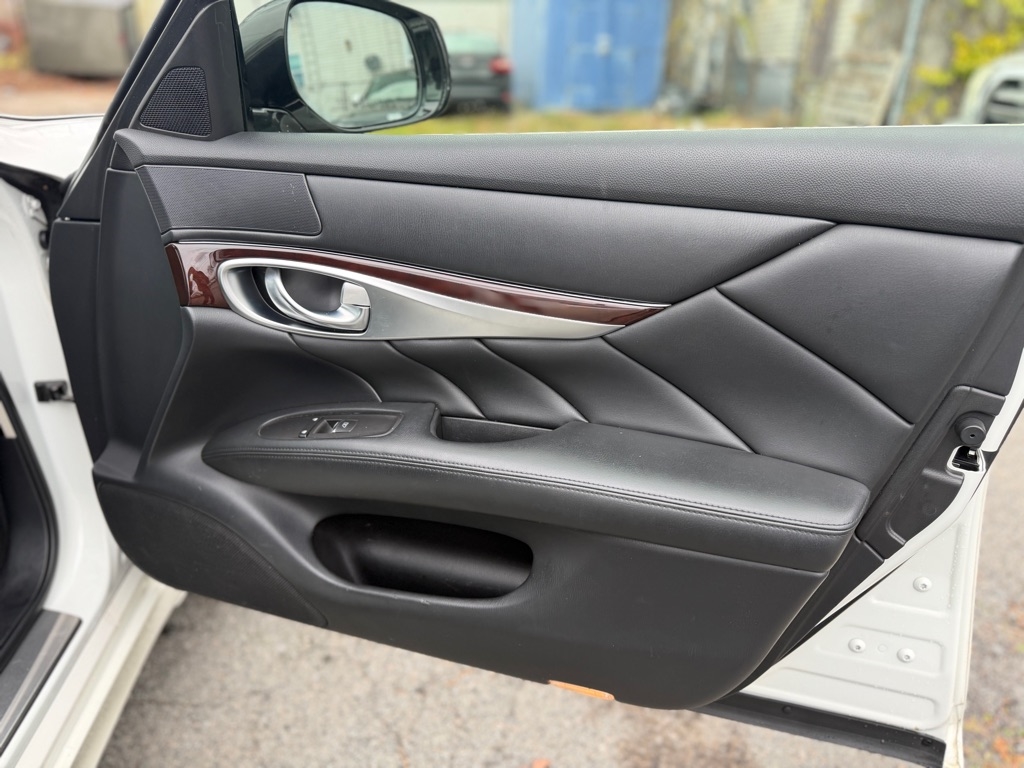 Infiniti Q70 3.7 AWD 2015