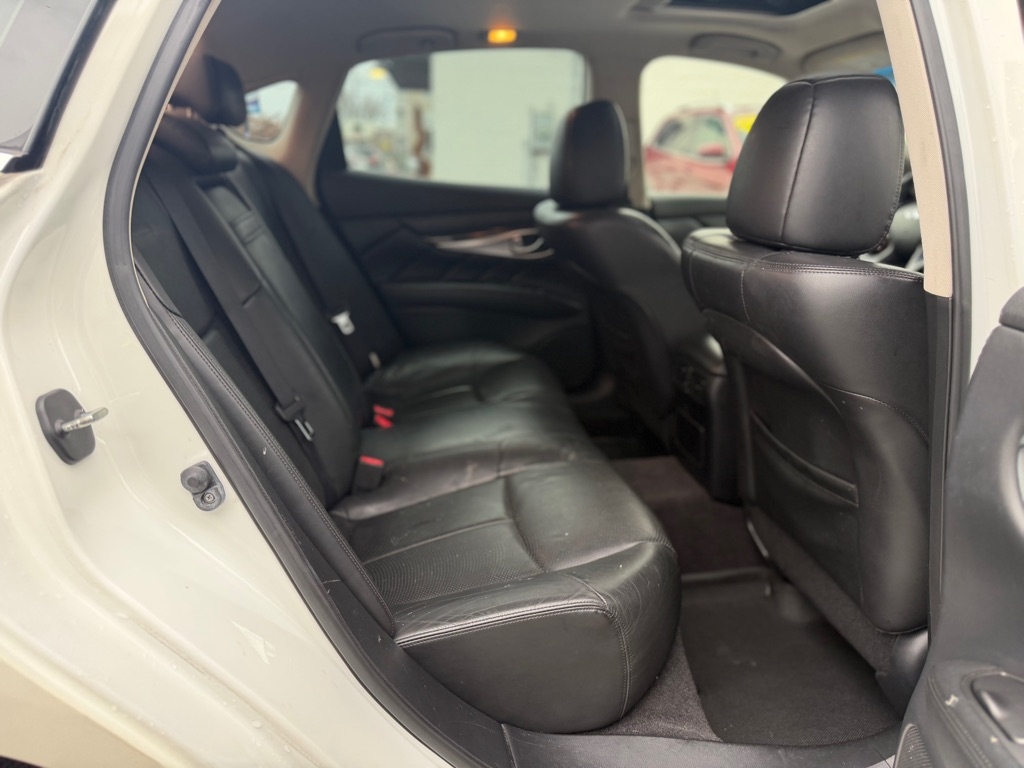 Infiniti Q70 3.7 AWD 2015