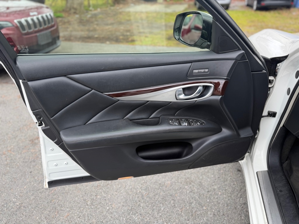 Infiniti Q70 3.7 AWD 2015