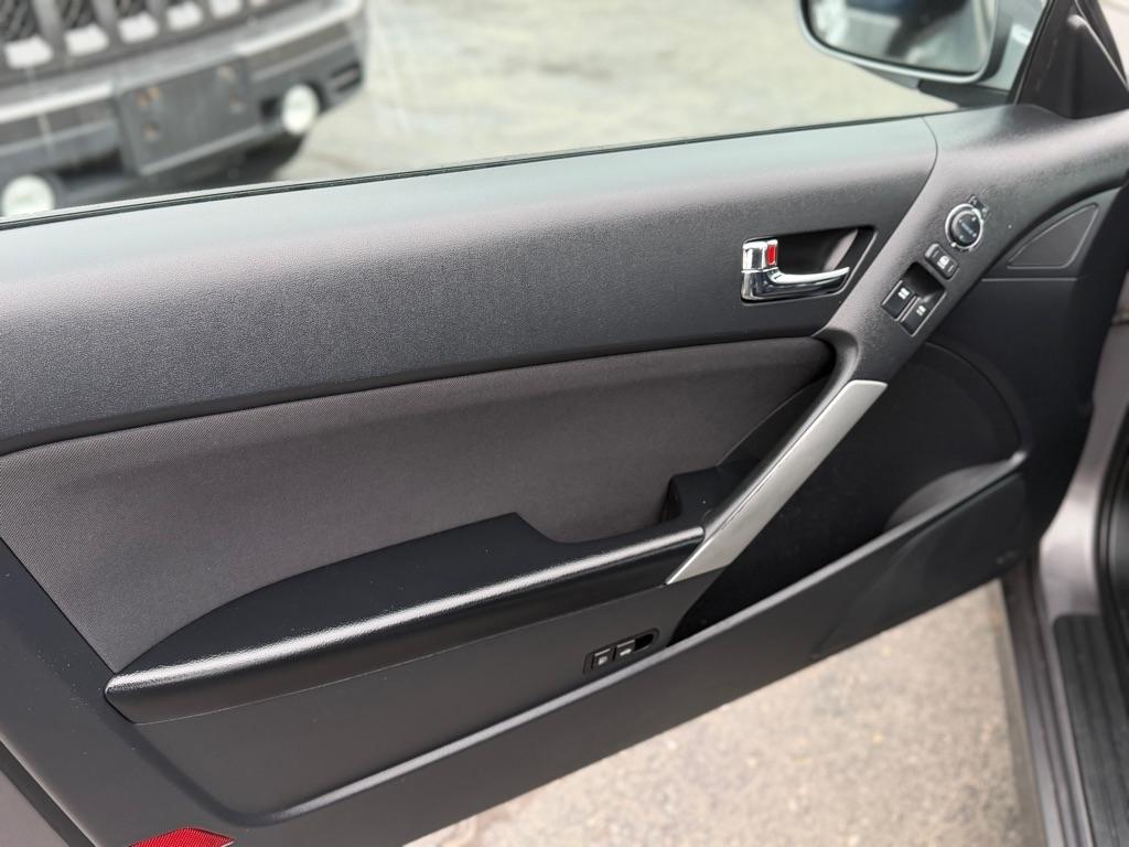 Hyundai Genesis Coupe 2.0T Manual 2010