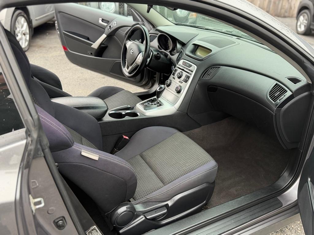 Hyundai Genesis Coupe 2.0T Manual 2010