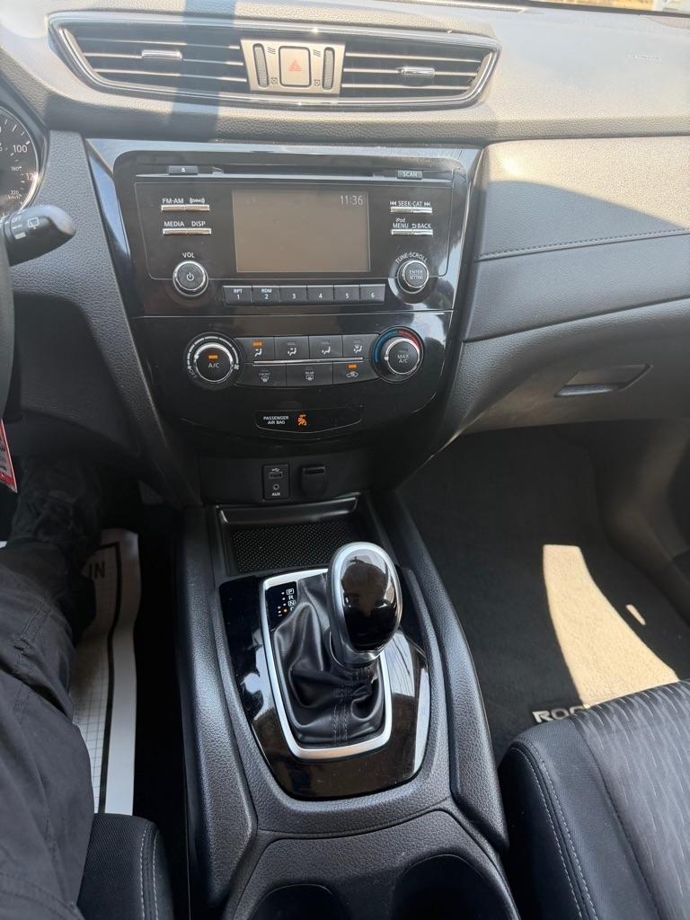 2017 Nissan Rogue SL - Photo 16