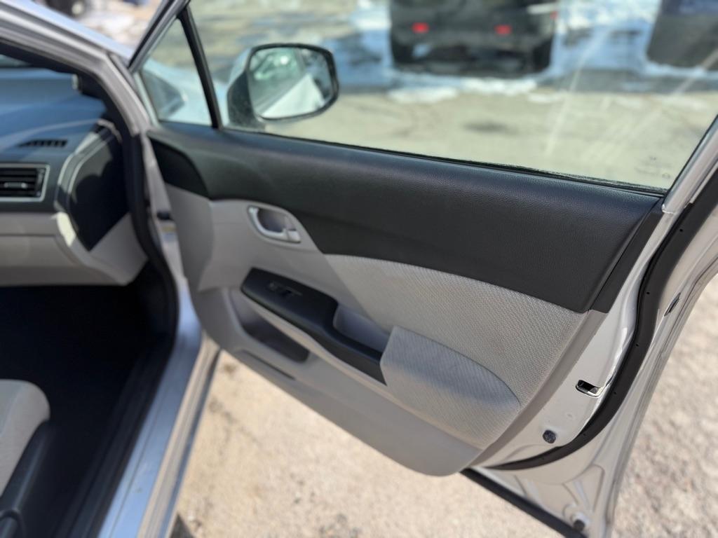 Honda Civic LX Sedan 5-Speed AT 2013