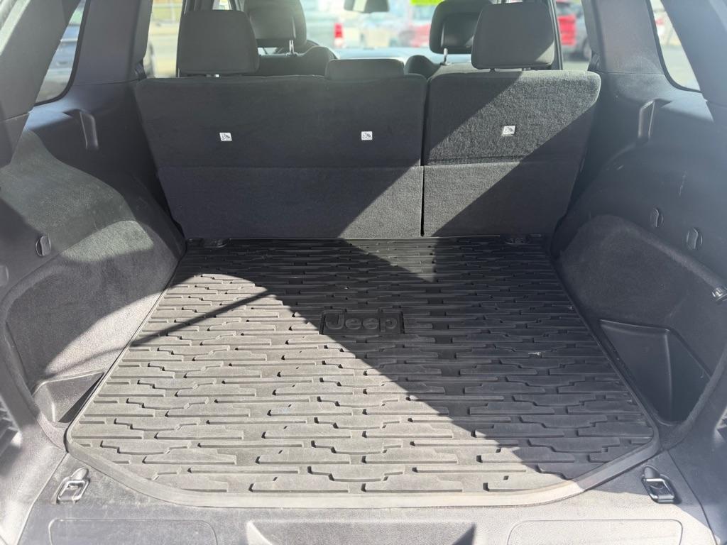 Jeep Grand Cherokee Laredo 4WD 2015