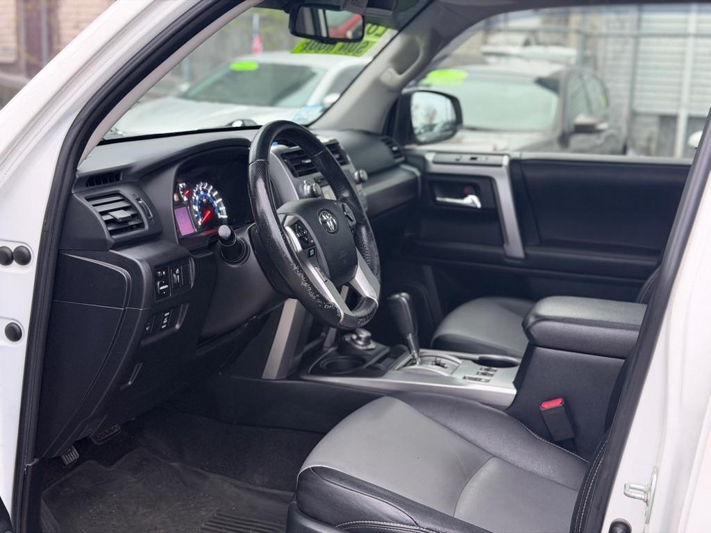 Toyota 4Runner SR5 4WD 2016
