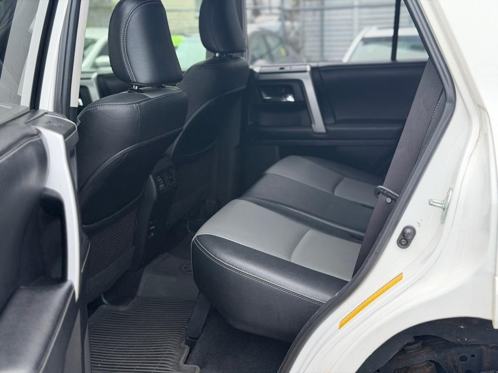 Toyota 4Runner SR5 4WD 2016