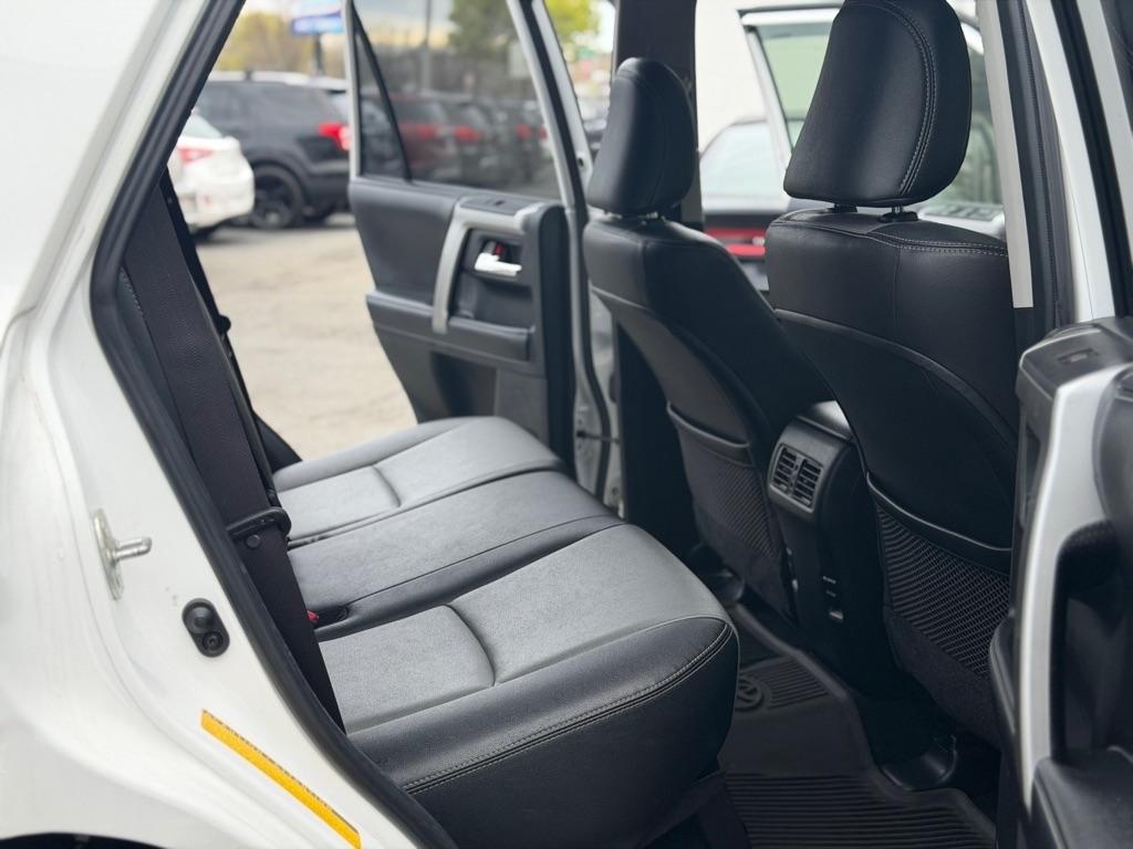 Toyota 4Runner SR5 4WD 2016