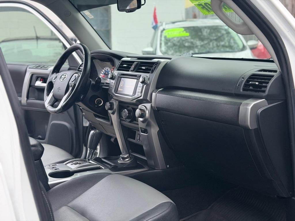 Toyota 4Runner SR5 4WD 2016