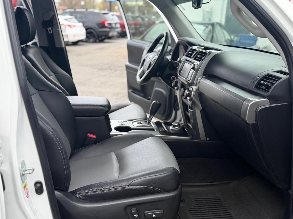 Toyota 4Runner SR5 4WD 2016