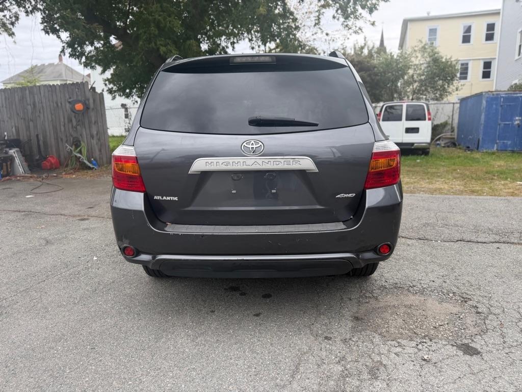 Toyota Highlander Base 4WD 2010