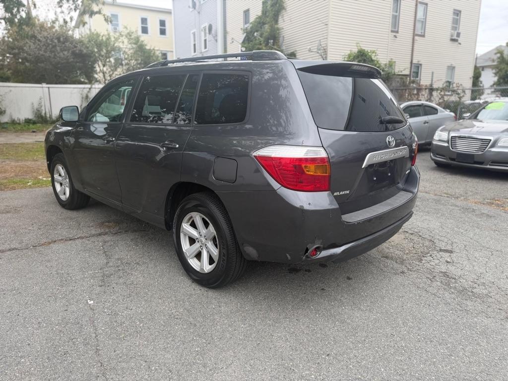Toyota Highlander Base 4WD 2010