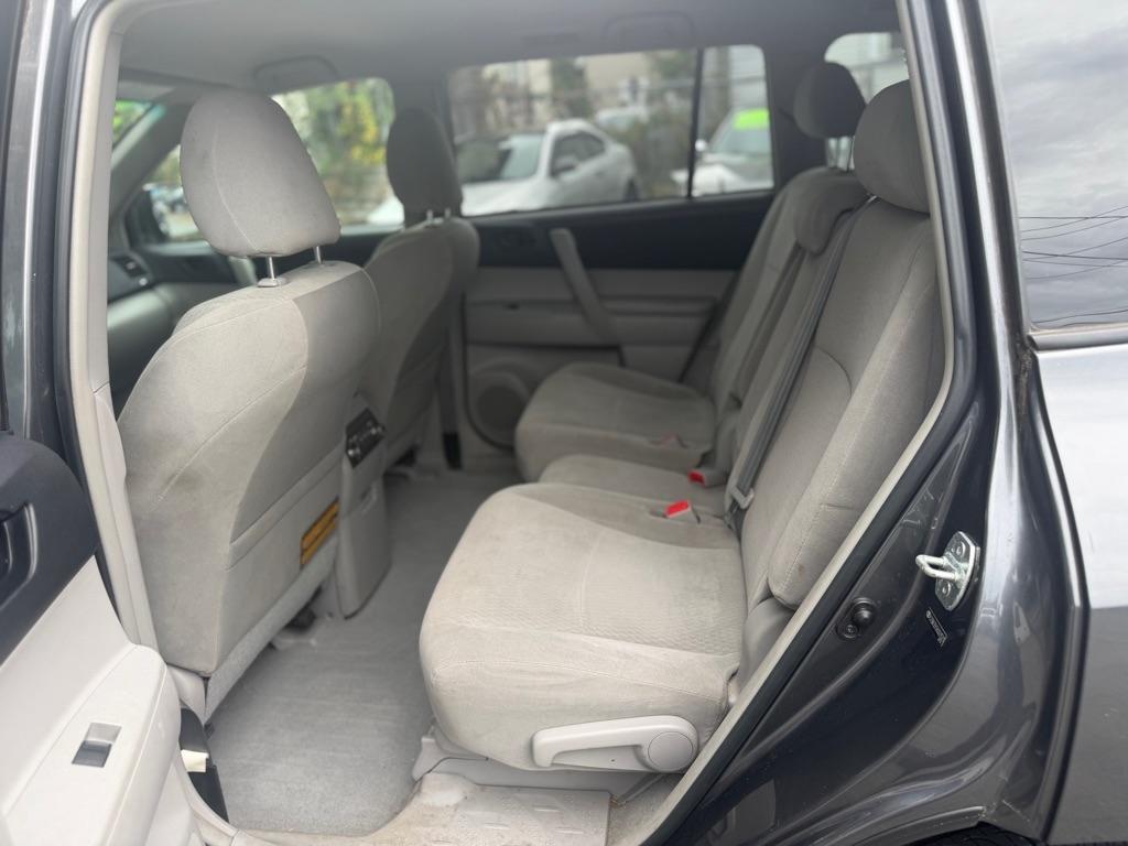 Toyota Highlander Base 4WD 2010