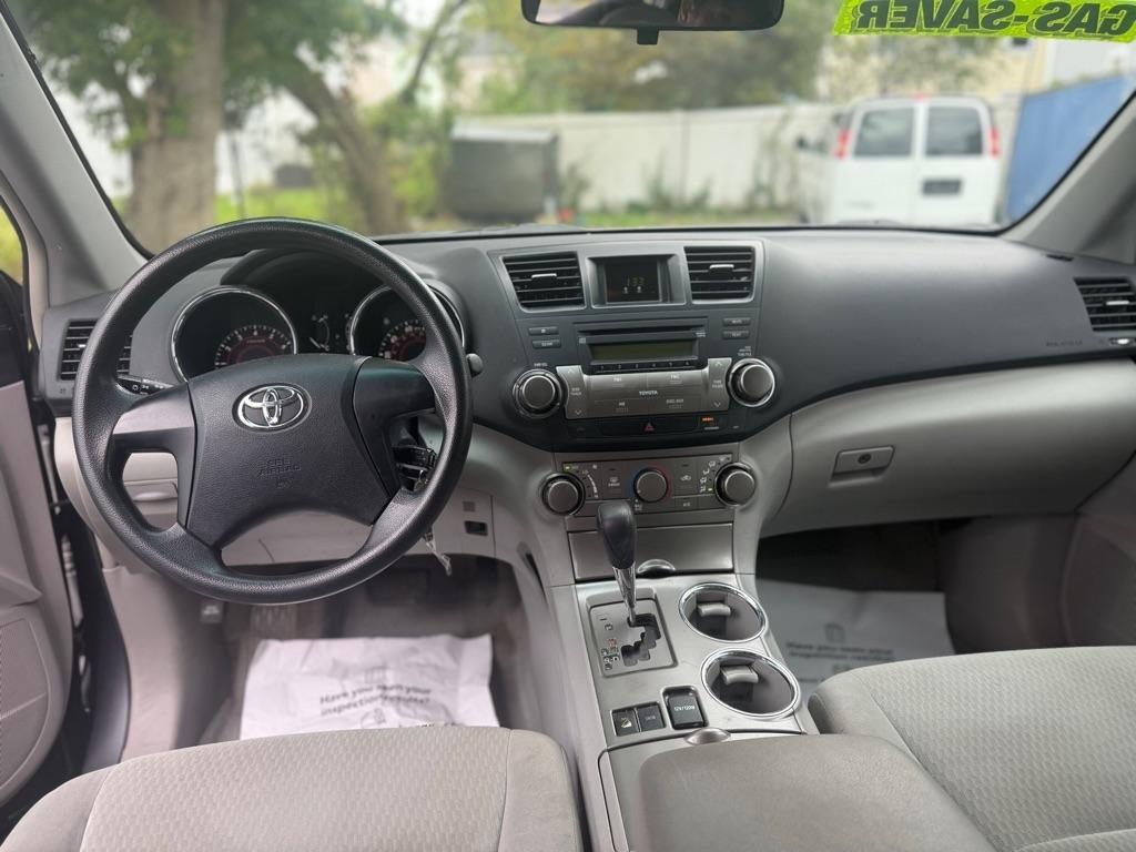 Toyota Highlander Base 4WD 2010