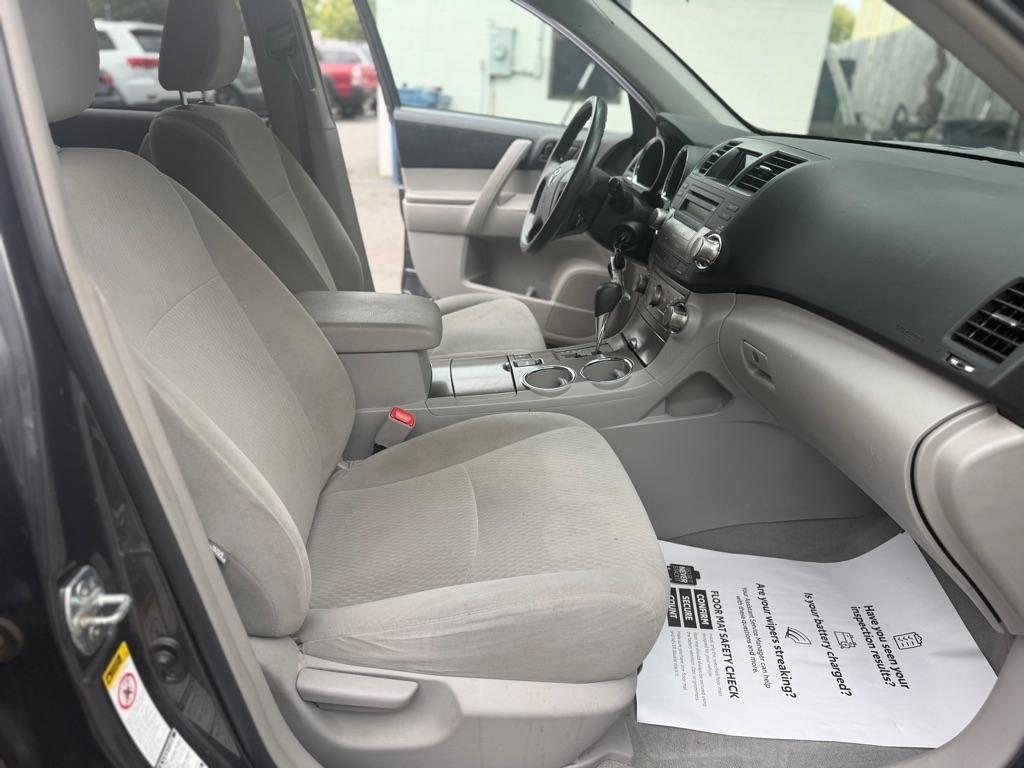 Toyota Highlander Base 4WD 2010