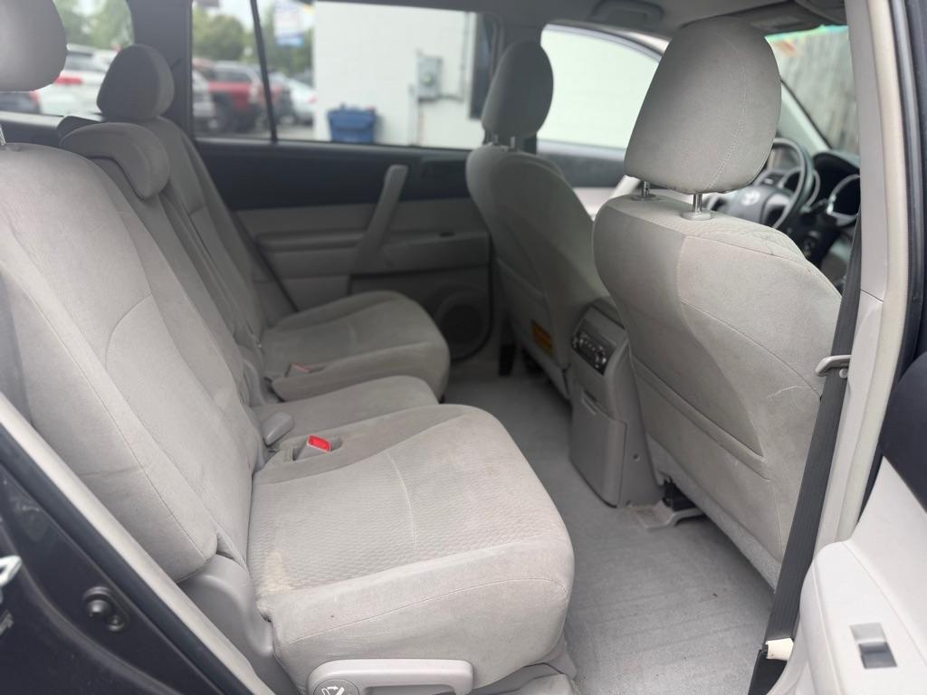 Toyota Highlander Base 4WD 2010