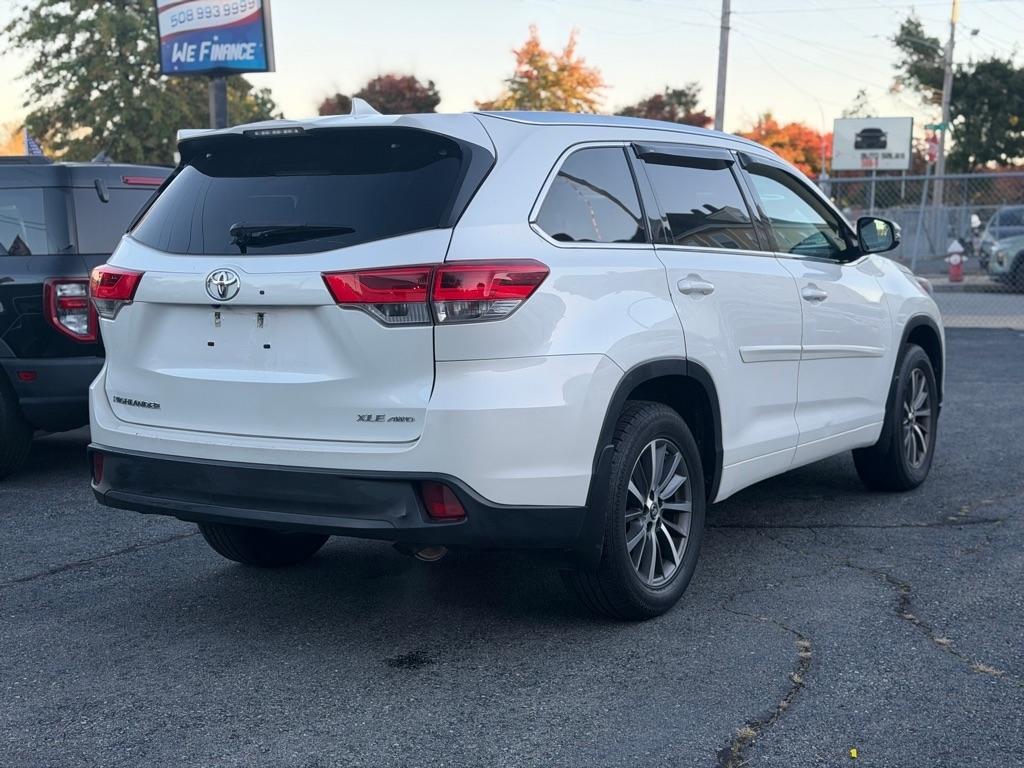 Toyota Highlander SE AWD V6 2017