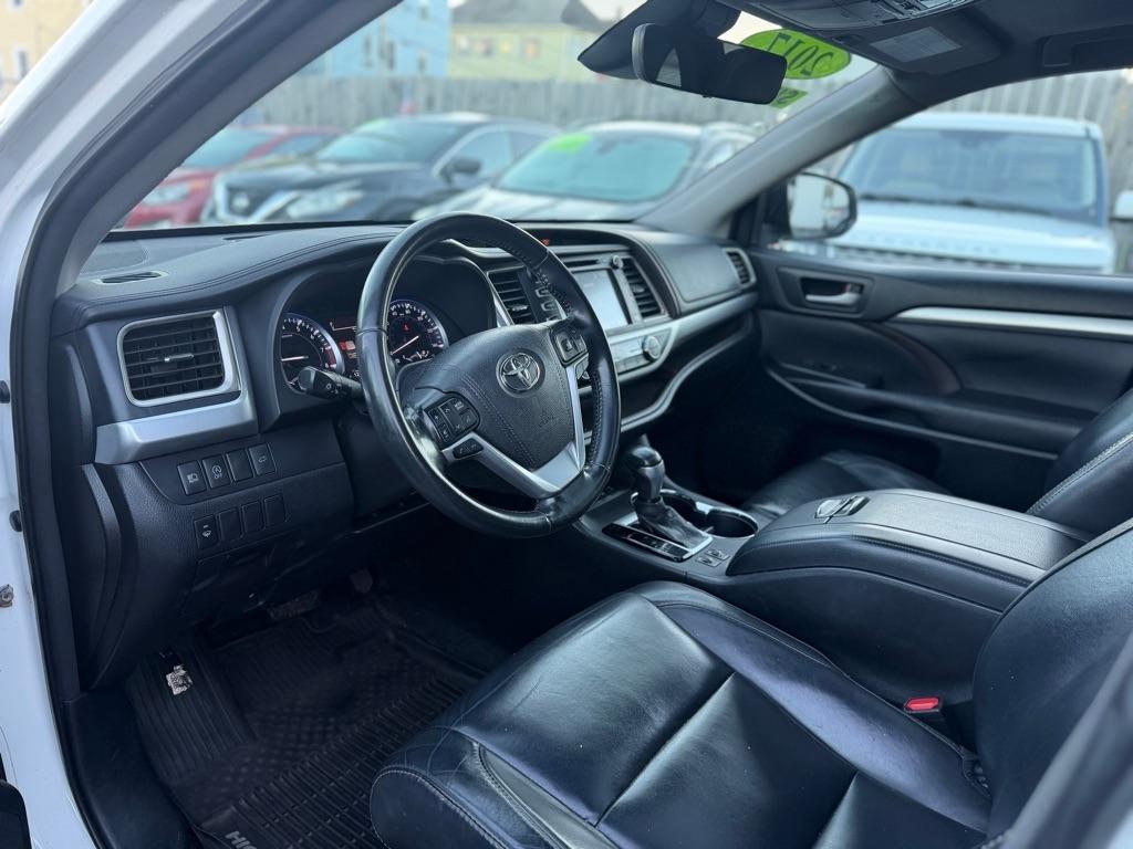 Toyota Highlander SE AWD V6 2017