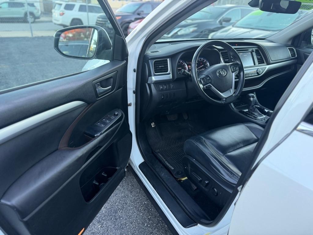 Toyota Highlander SE AWD V6 2017
