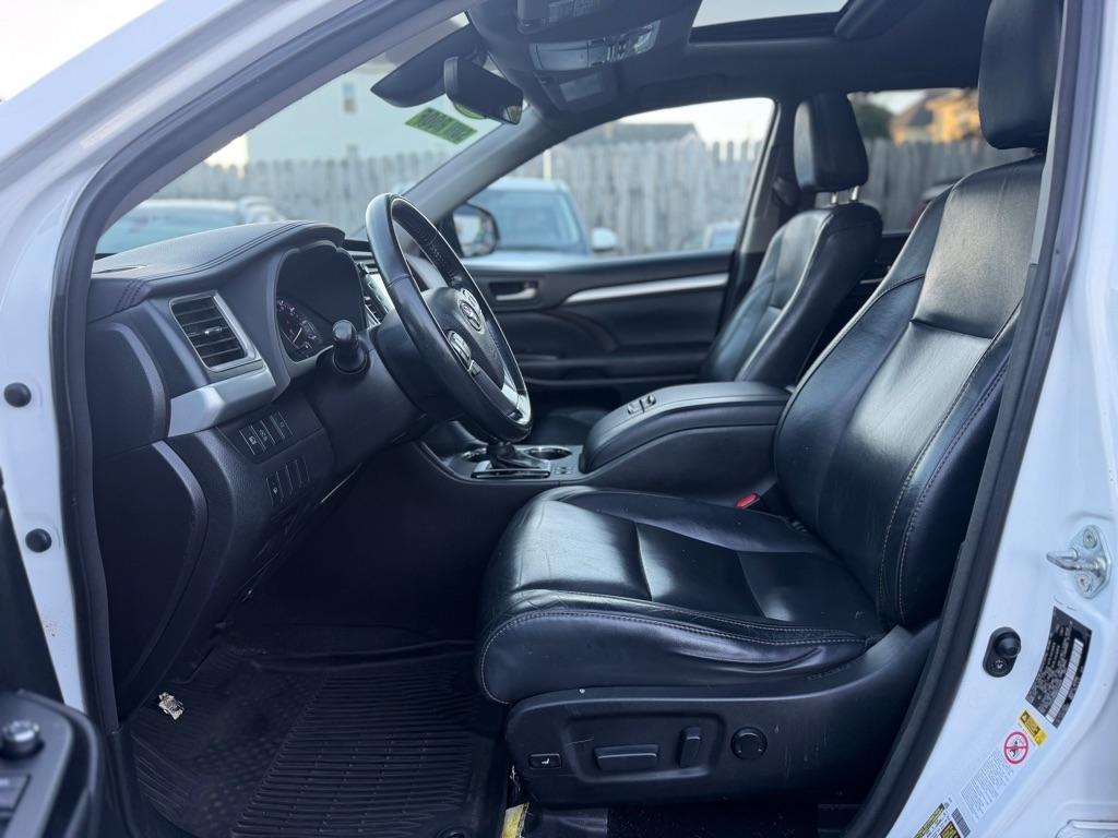 Toyota Highlander SE AWD V6 2017