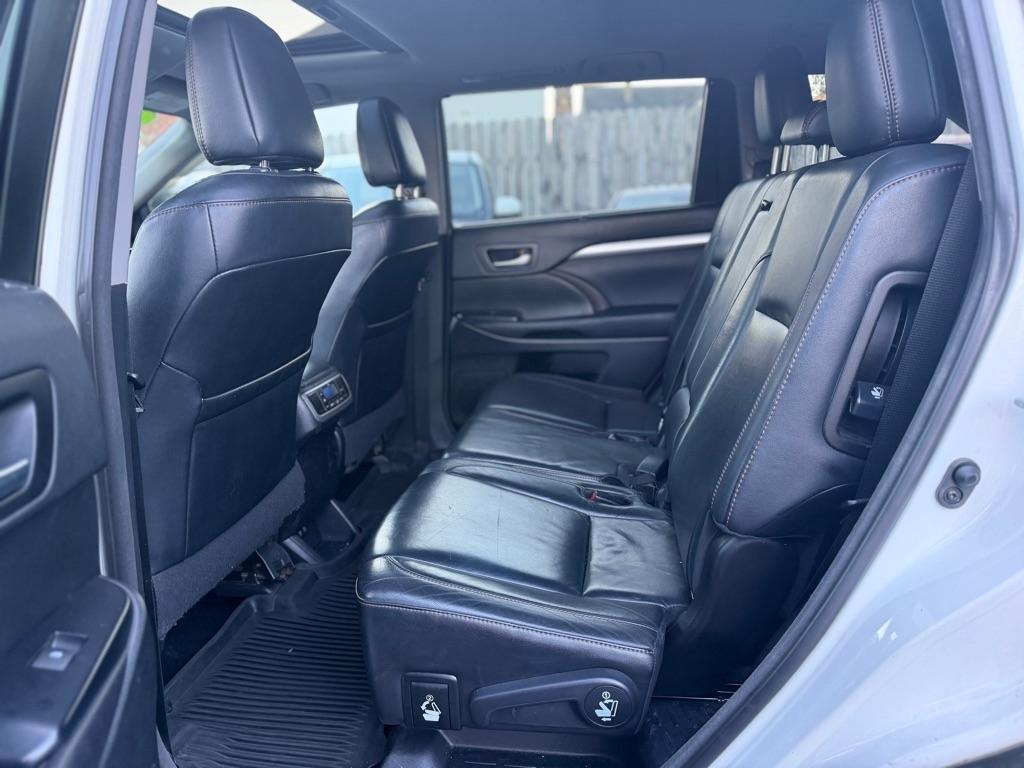 Toyota Highlander SE AWD V6 2017