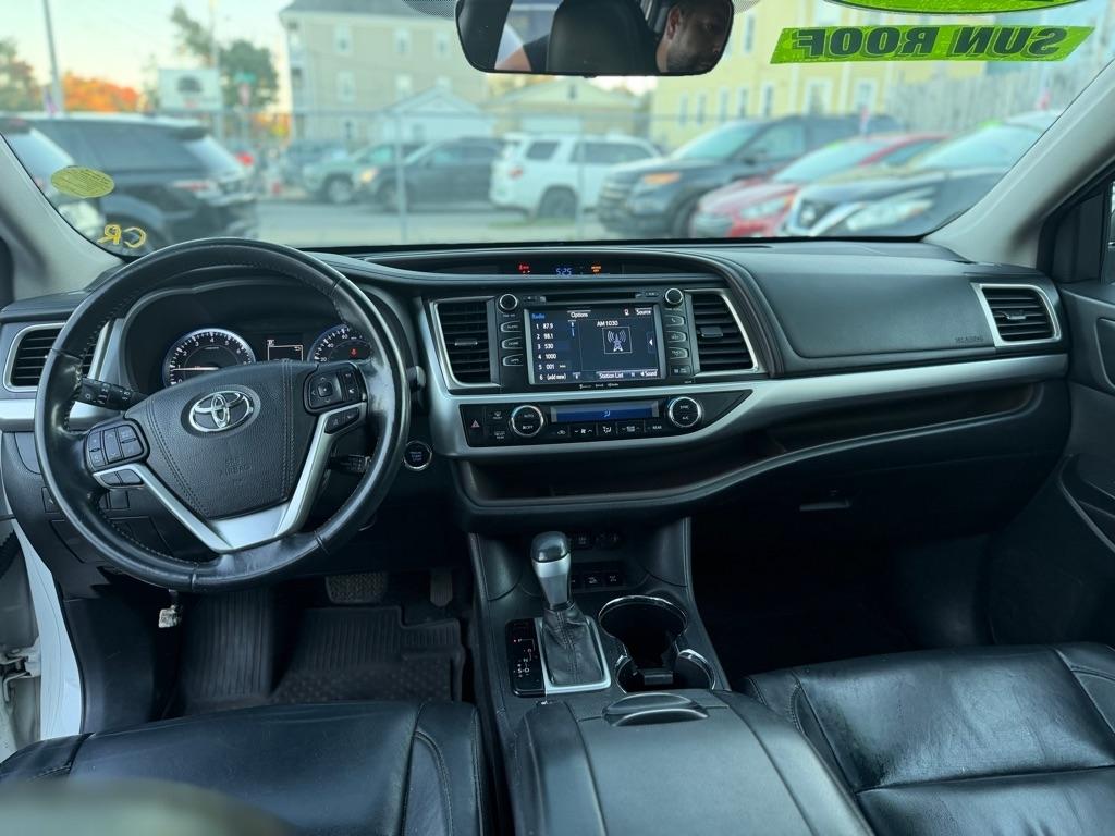 Toyota Highlander SE AWD V6 2017