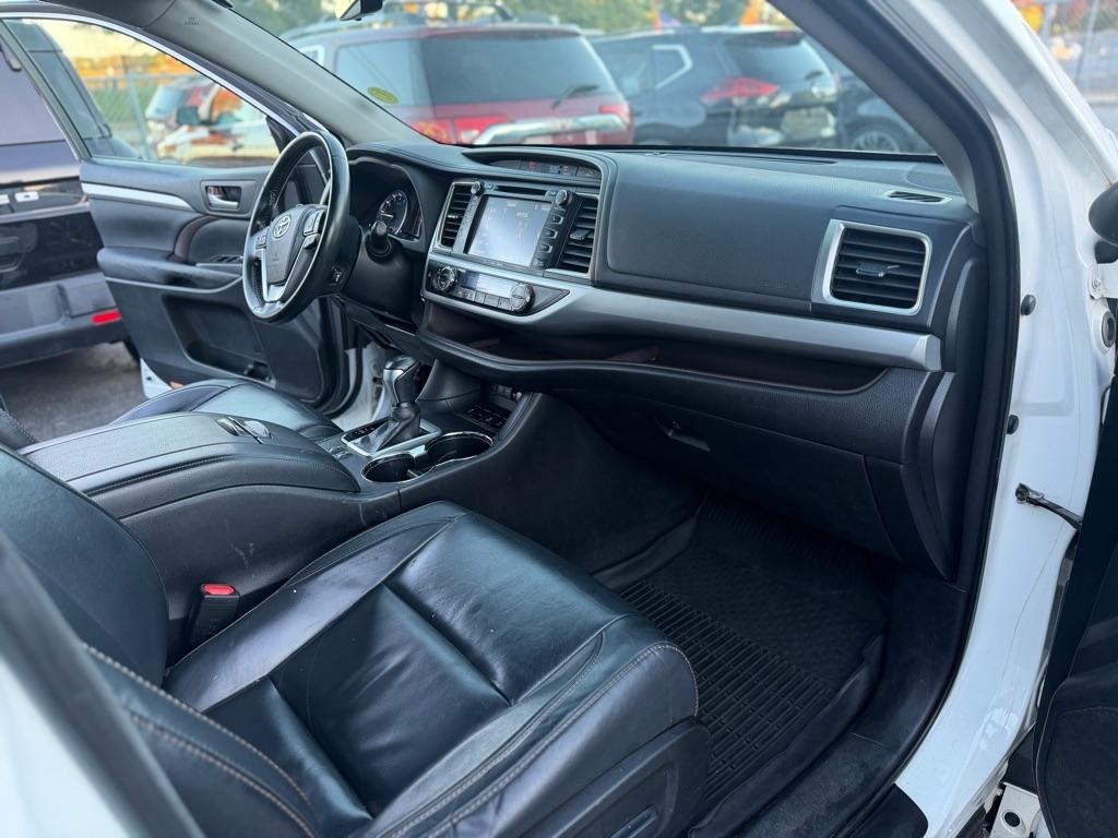 Toyota Highlander SE AWD V6 2017