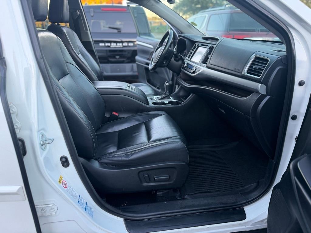 Toyota Highlander SE AWD V6 2017