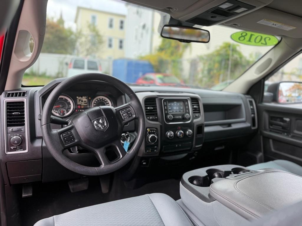 RAM 1500 Tradesman Crew Cab SWB 4WD 2018