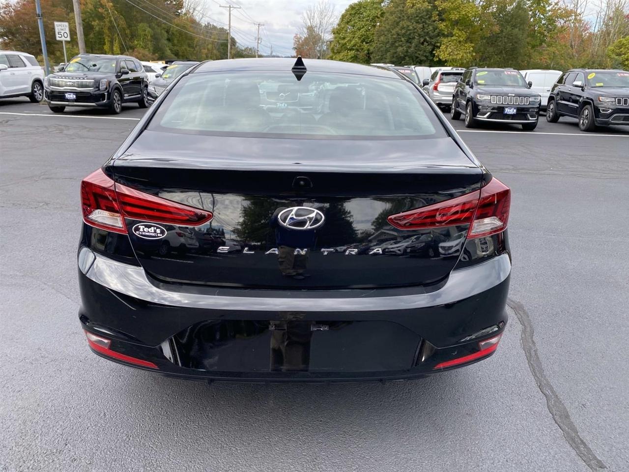 Hyundai Elantra  2020