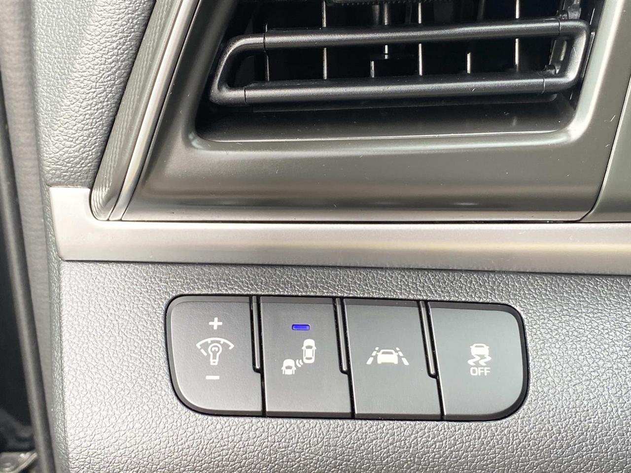 Hyundai Elantra  2020