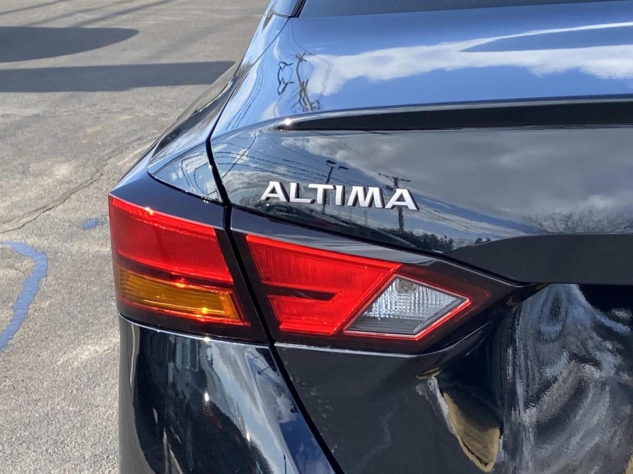 Nissan Altima  2024