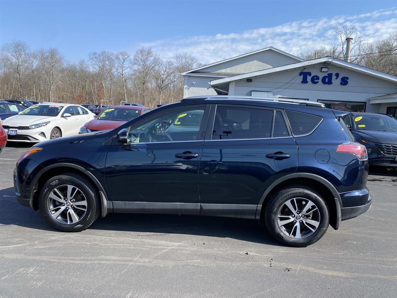 Toyota RAV4 XLE AWD (Natl) 2018