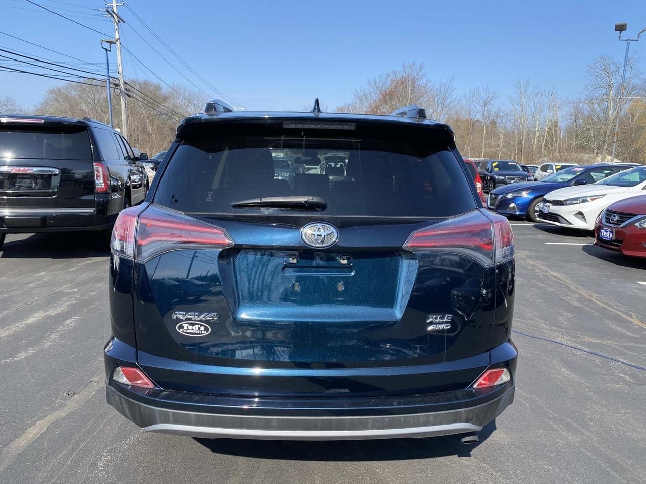 Toyota RAV4 XLE AWD (Natl) 2018