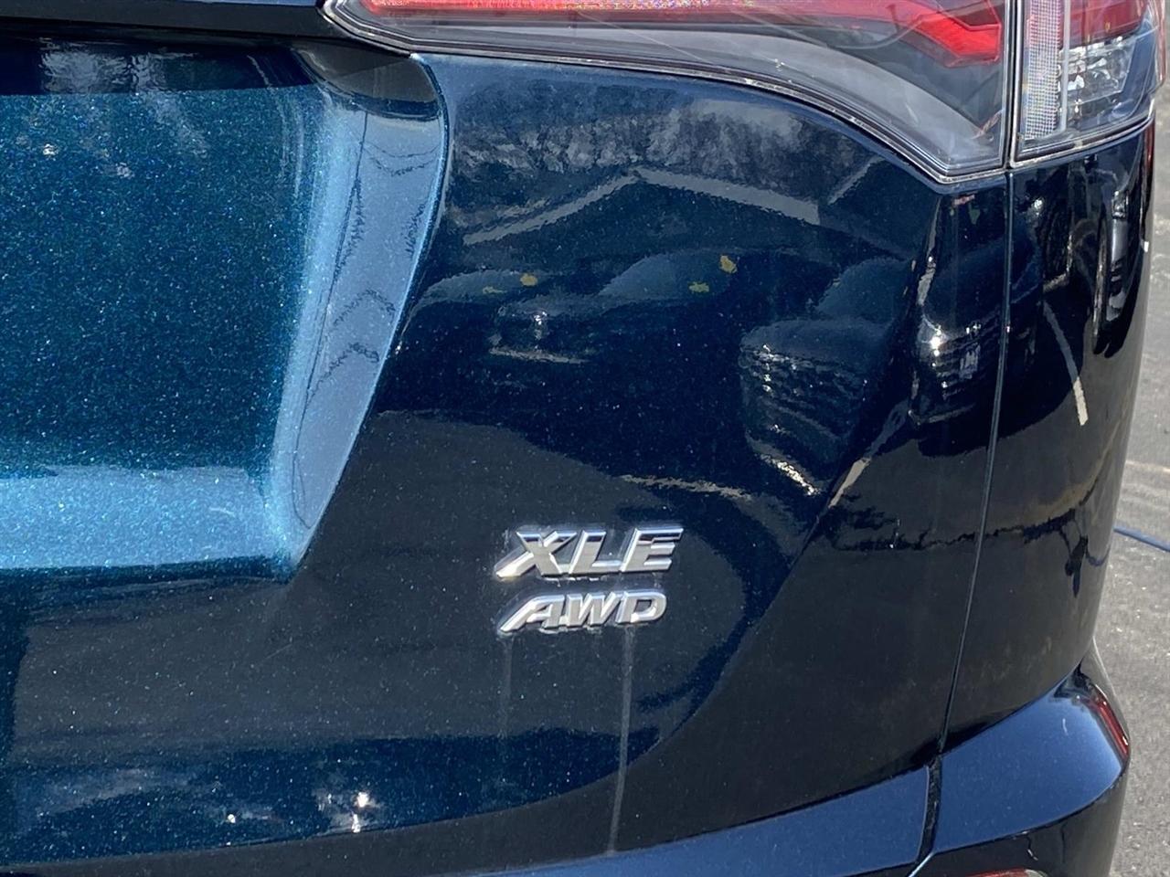 Toyota RAV4 XLE AWD (Natl) 2018