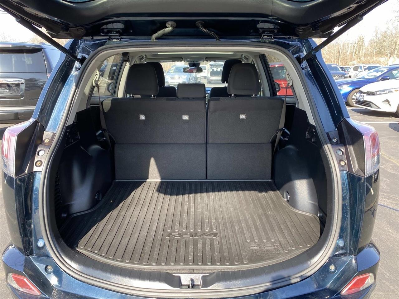 Toyota RAV4 XLE AWD (Natl) 2018