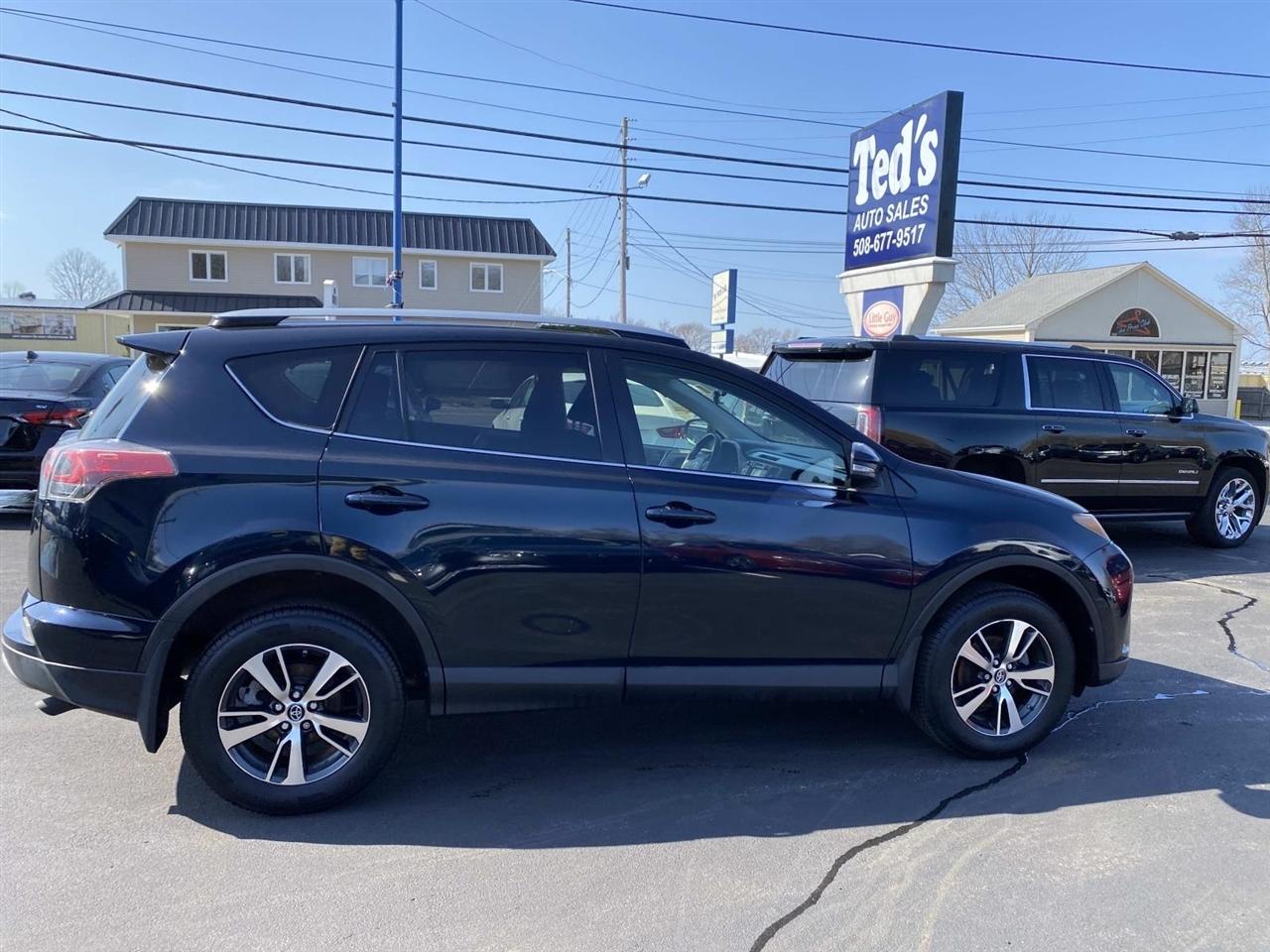 Toyota RAV4 XLE AWD (Natl) 2018