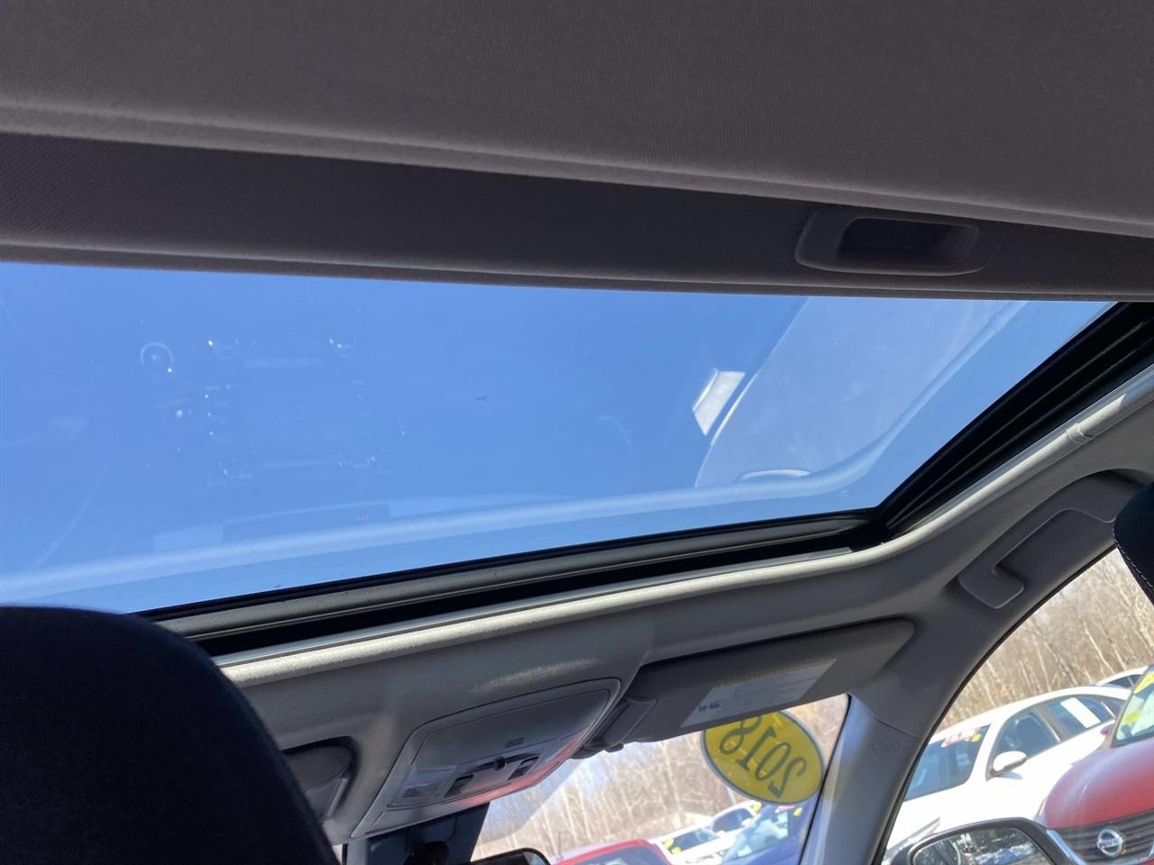 Toyota RAV4 XLE AWD (Natl) 2018