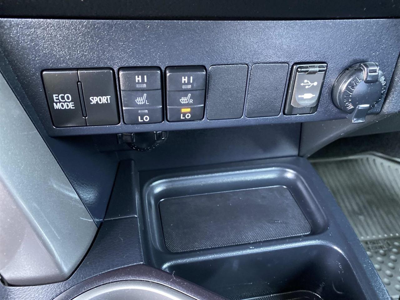 Toyota RAV4 XLE AWD (Natl) 2018