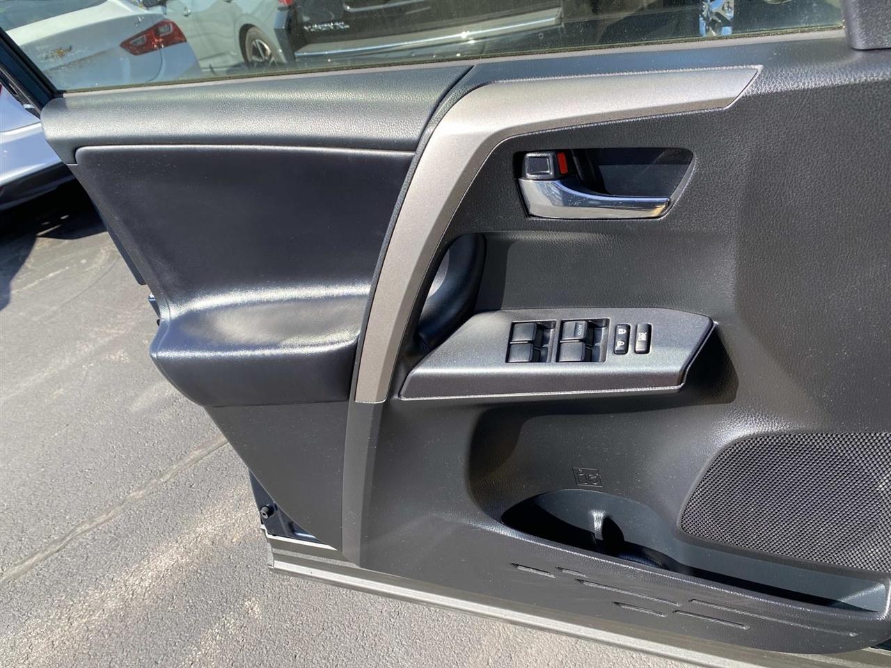 Toyota RAV4 XLE AWD (Natl) 2018