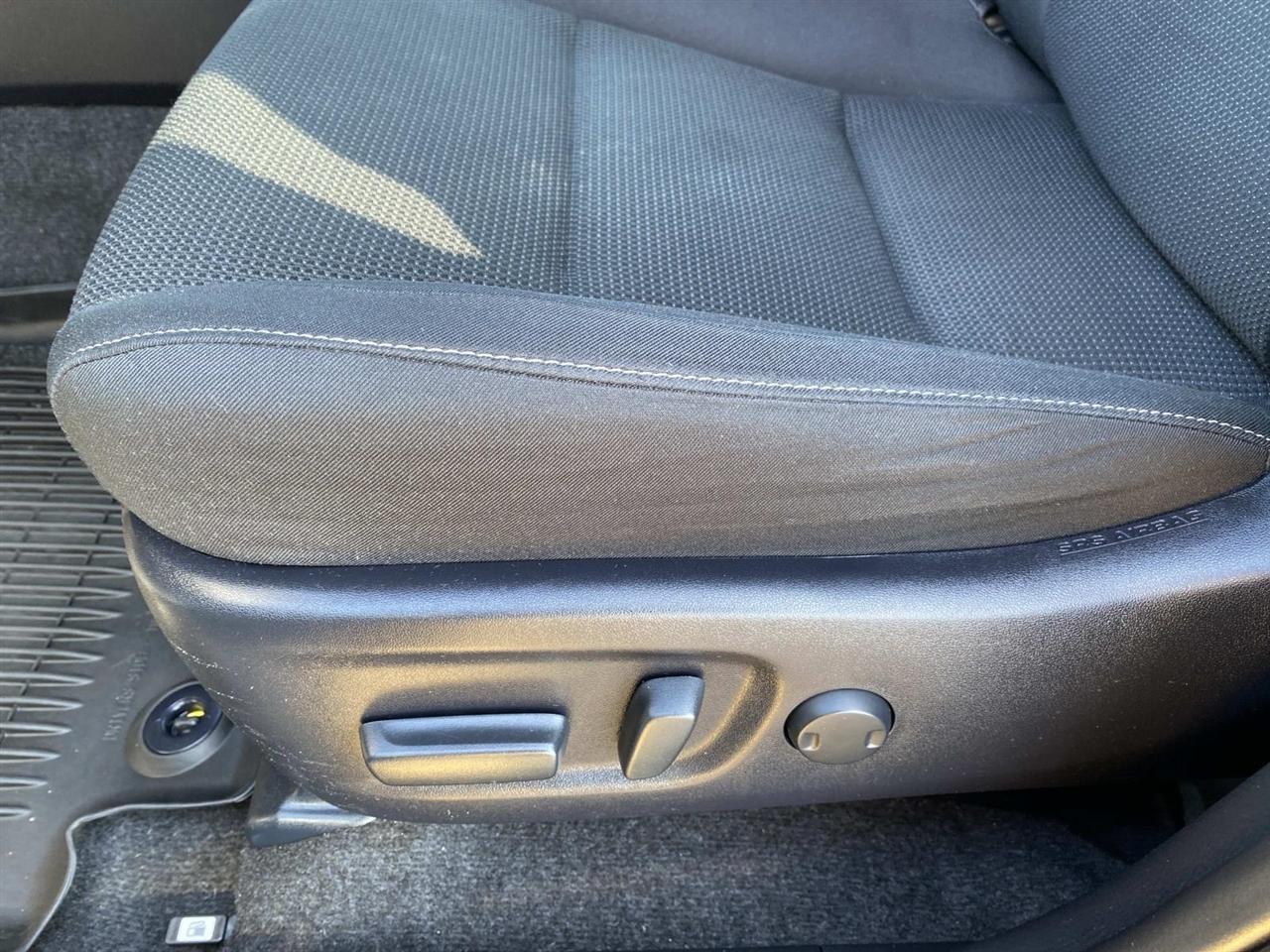 Toyota RAV4 XLE AWD (Natl) 2018